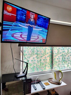 Interior - Cuarto Privado a 10 Minutos del Parque Kennedy (Lima)