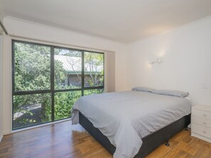 6 chambres, fer et planche à repasser, Wi-Fi, draps fournis