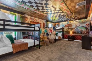 9 bedrooms, iron/ironing board, WiFi, bed sheets