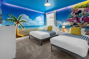 9 bedrooms, travel cot, WiFi, bed sheets