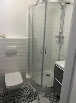 Dusj, såpe og toalettpapir