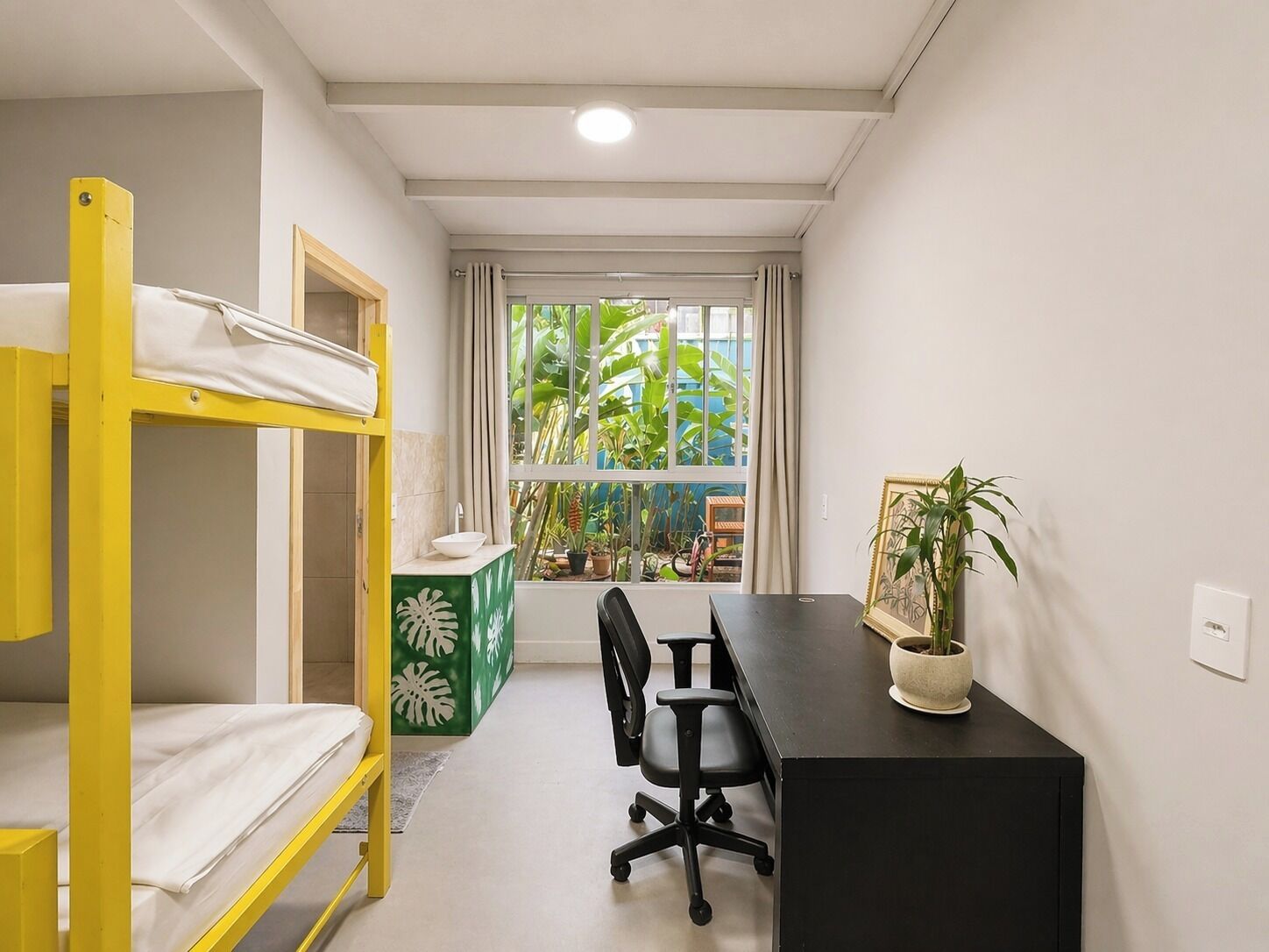 Quadruple Room | Free WiFi, bed sheets