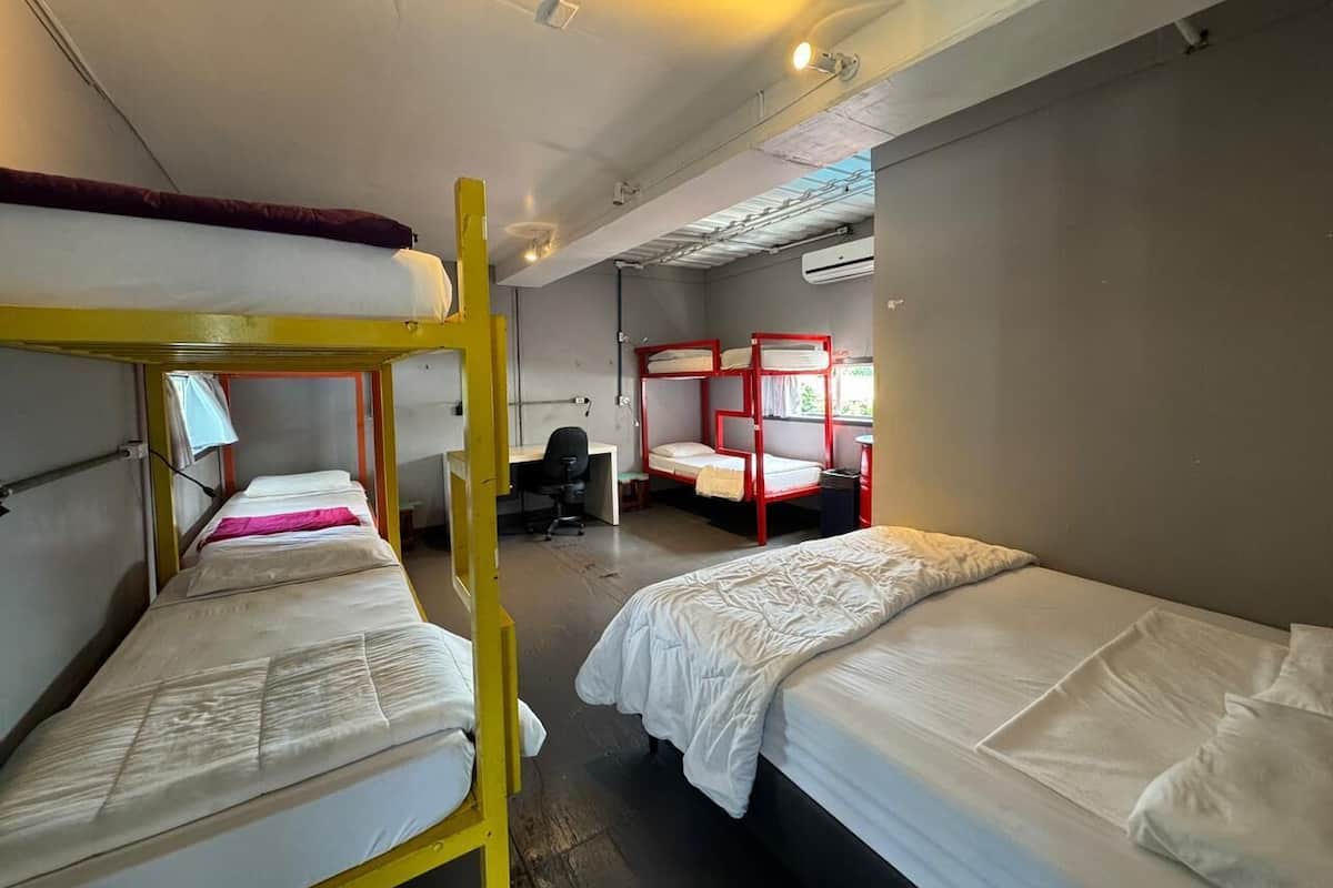 واي فاي مجانًا وملاءات أسرّة