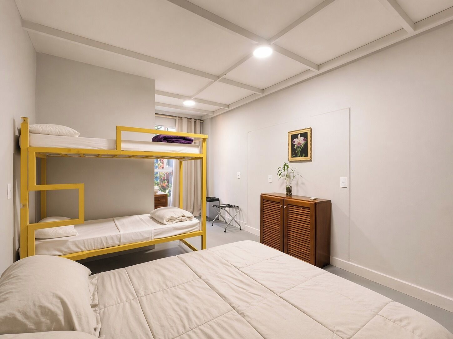 Free WiFi, bed sheets