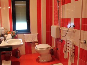 A bathroom with a white toilet, a sink, and a shower. - ABALON POMPEI RESORT (Pompei)