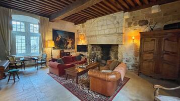 Télévision, cheminée