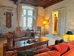 Télévision, cheminée