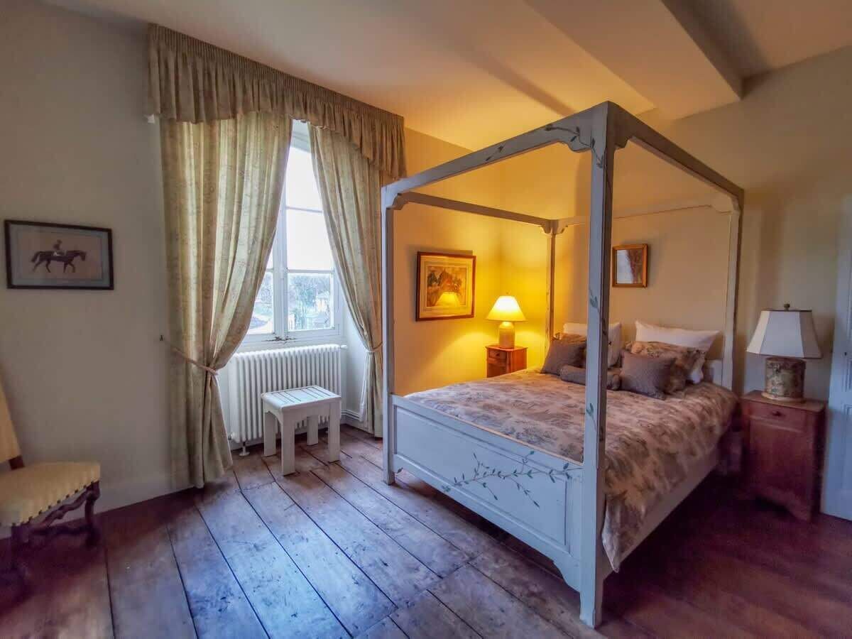 8 bedrooms, iron/ironing board, travel cot, WiFi