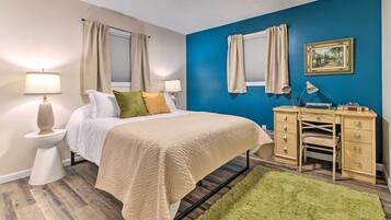 3 Schlafzimmer, Schreibtisch, Bügeleisen/Bügelbrett, Reisekinderbett