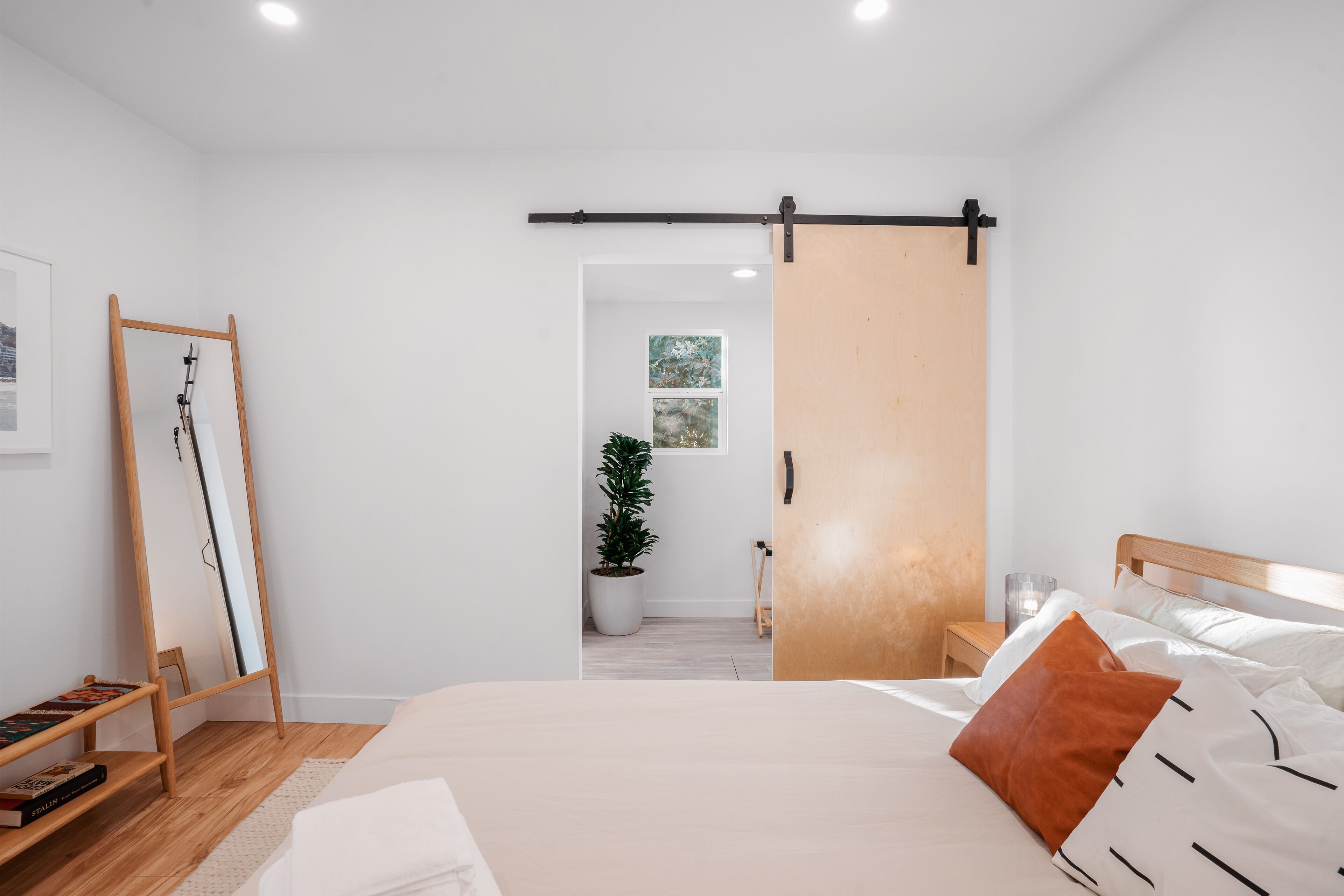 2 chambres, bureau, fer et planche à repasser, accès au Wi-Fi (inclus)