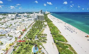 Beach nearby, sun loungers, beach towels