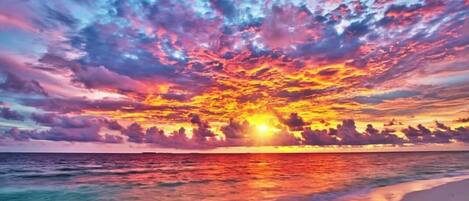 Beach nearby, sun loungers, beach towels