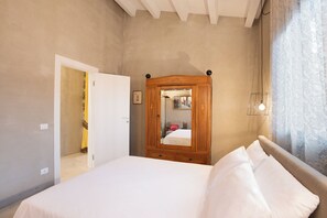 3 bedrooms, iron/ironing board, free WiFi