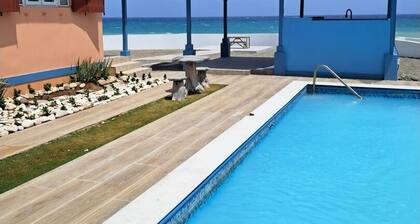 Timeless - Lovely beach cottage. Private pool, ocean view, beach access. R &R !