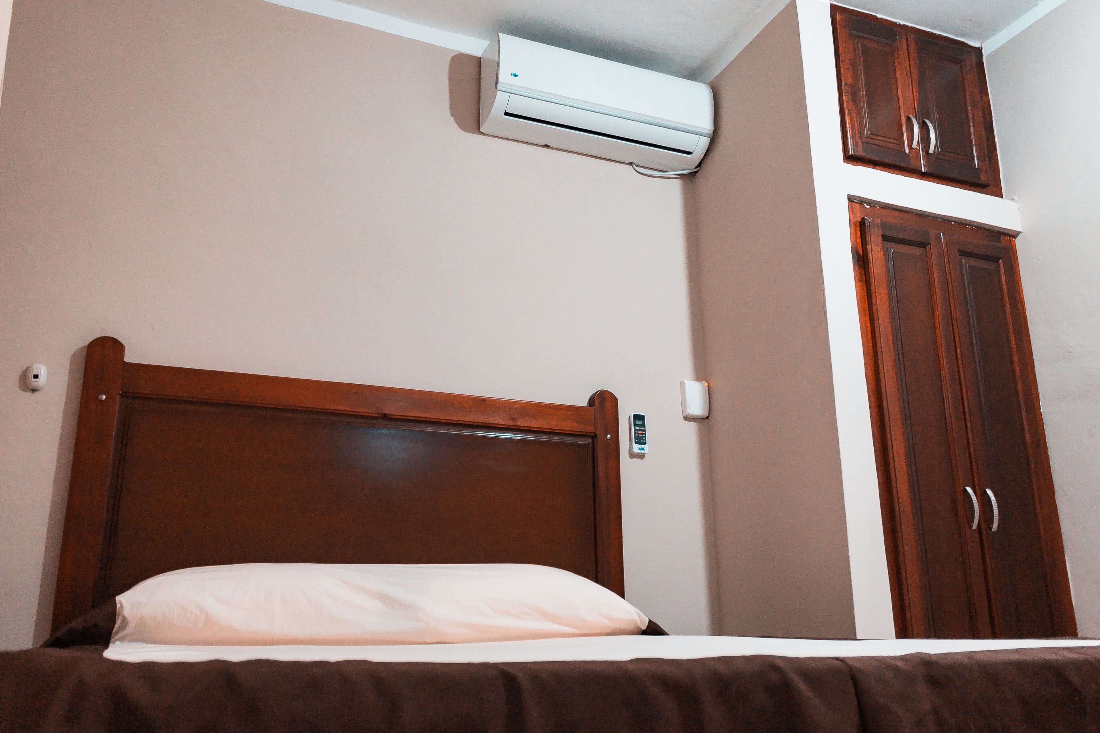 room | free wifi, bed sheets