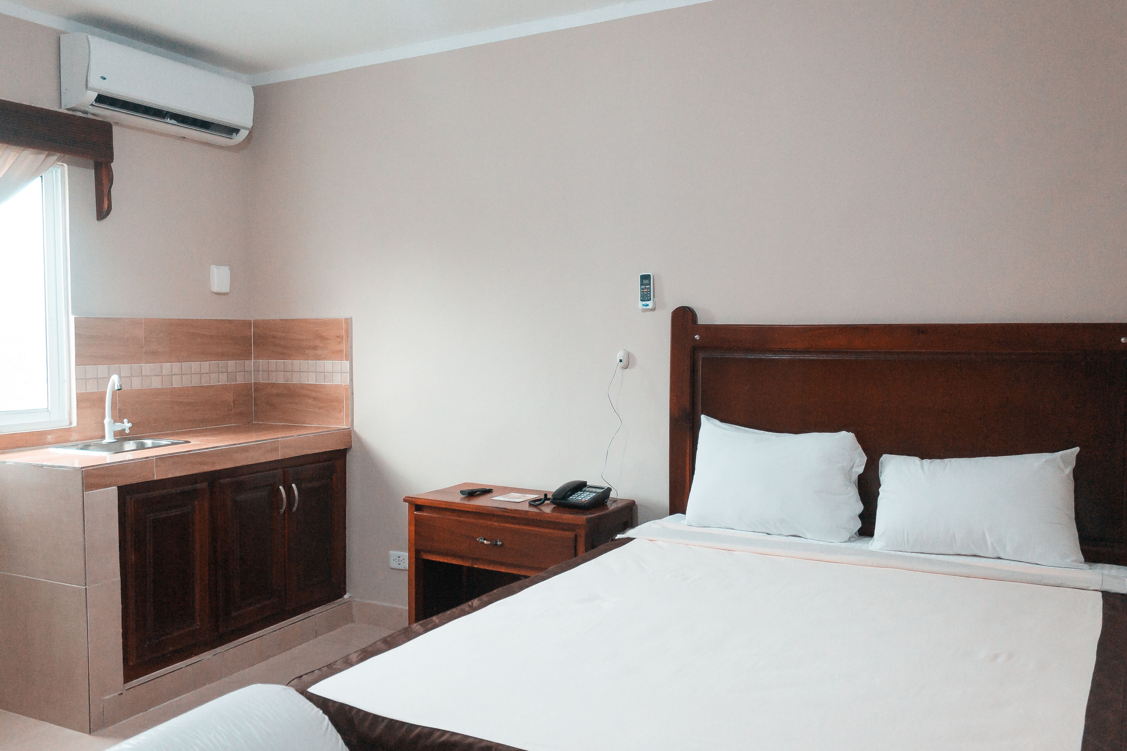 room | free wifi, bed sheets