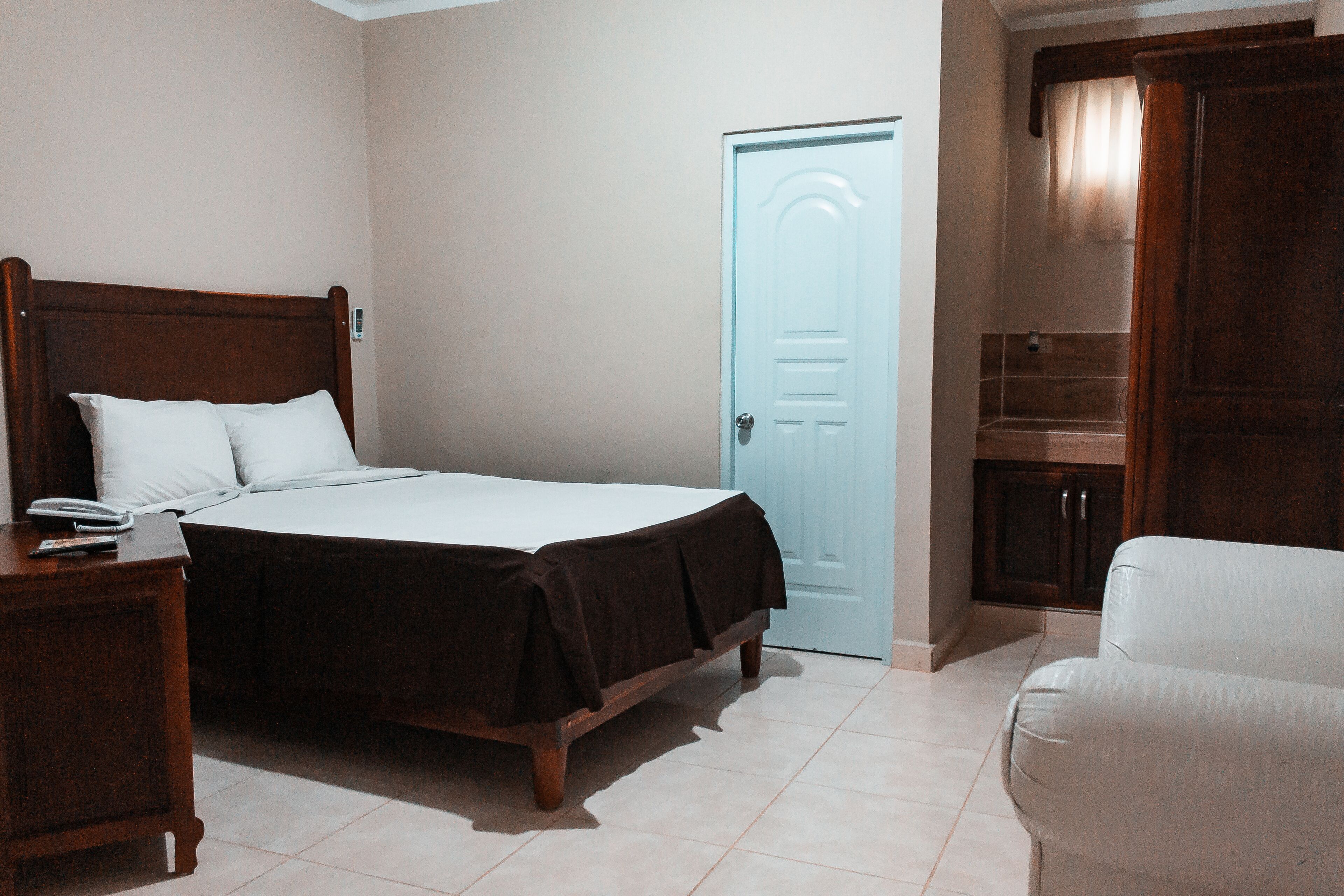 room | free wifi, bed sheets