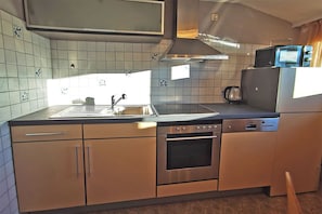 Réfrigérateur, four, plaque de cuisson, lave-vaisselle