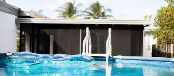 Beautiful, Spacious Modern Home Near Beach