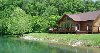 Luxury Vacation Cabin on the White River
