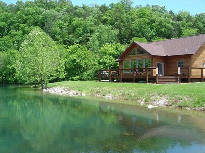 Luxury Vacation Cabin on the White River