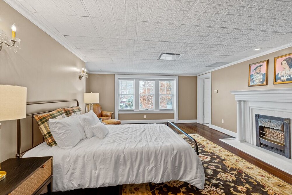 Chautauqua Lake, NY Sleeps 23! Lakefront Mansion w/ dock,Walk to Shops & Dining Lakewood Vrbo