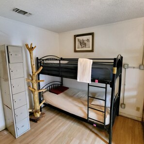 Individually decorated, individually furnished, laptop workspace - Wild Wild West Backpackers Hostel (Irving)