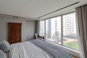 1 bedroom, desk, WiFi, bed sheets