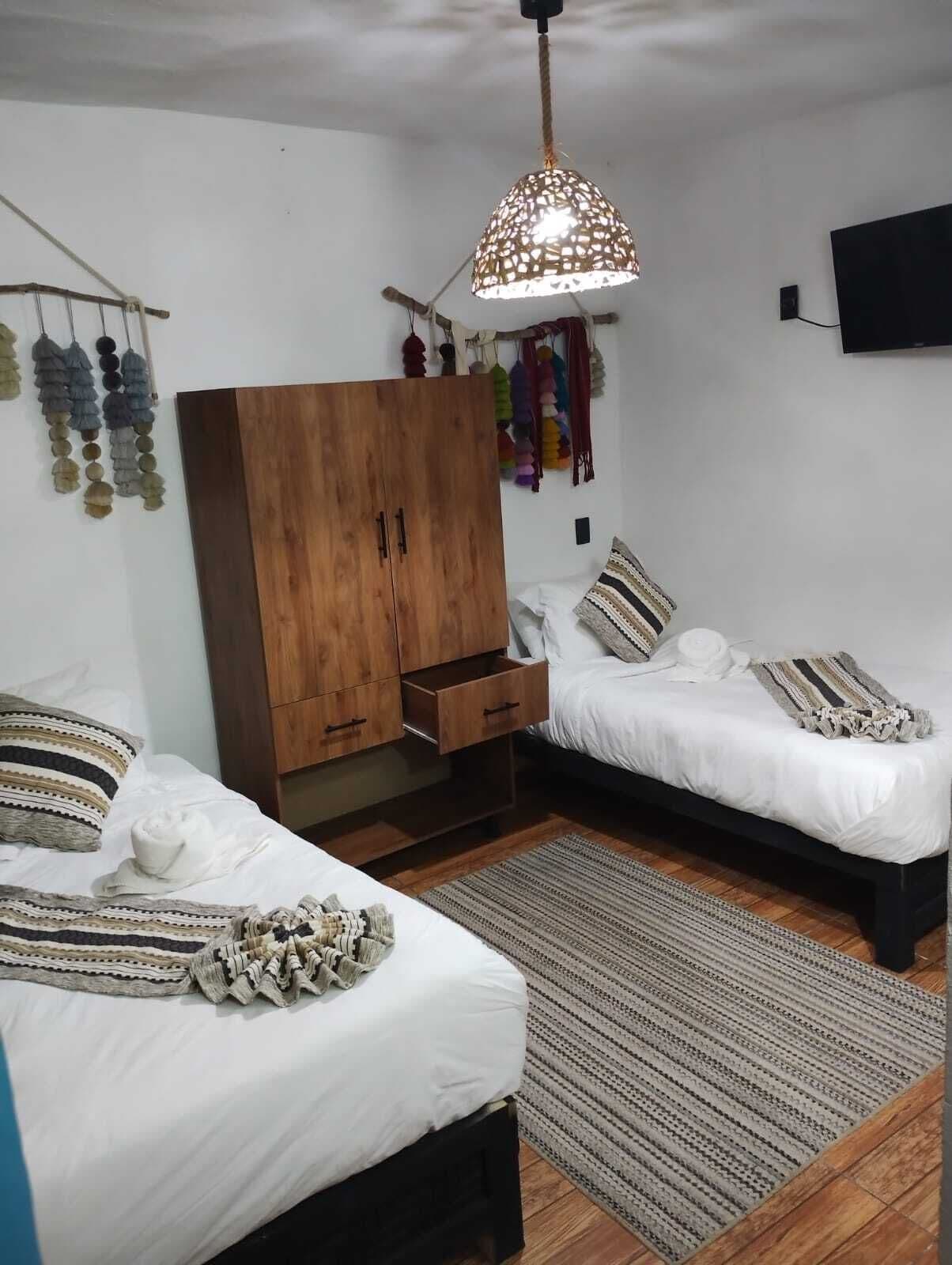 Habitación junior, 2 camas individuales | Ropa de cama de alta calidad, edredón y decoración personalizada 