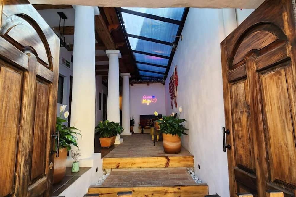 Suites del Barrio Hotel