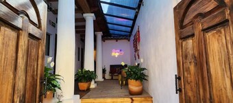 Suites del Barrio Hotel