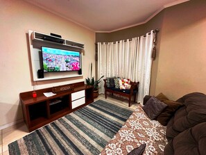 Basic Villa | Living area | Fireplace - Duplex 02 Suites - Cond.Fechado 08 P (Gramado)