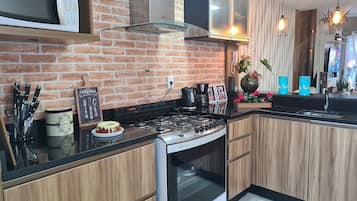 Villa básica | Cocina privada | Refrigerador, microondas, licuadora y batidora