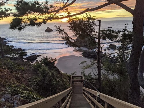 Sparkling Clean, Private & Quiet! Amazing Ocean Views [7]