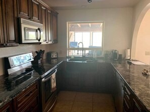 Private kitchen - Desert Oasis on 2 peaceful acres close to Phoenix's most exciting spring events (Cave Creek)