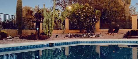 حمّام سباحة خارجي، حمّام سباحة مُدفَّأ