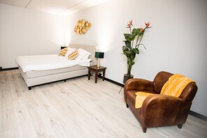 1 室のベッドルーム、WiFi