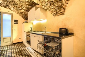 Réfrigérateur, four, plaque de cuisson, lave-vaisselle