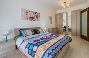 2 bedrooms, iron/ironing board, free WiFi, bed sheets - Charming and Chic - Kaylan Seaside Apartment 3 (St. Paul's Bay)