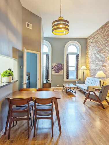 Tanner Bldg Apt 7 - 2 bedroom 1 king & 1 queen (Downtown)