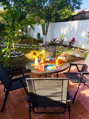 屋外ダイニングエリア