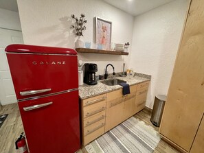 Private kitchen - Designer Interior, Amazing Furnishings, jacuzzi, Outdoor Entertaining, Gardens (Orlando)