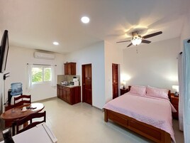 Suite estudio estándar | Caja fuerte, wifi gratis, ropa de cama
