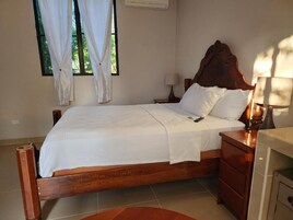 Caja de seguridad en la habitación, wifi gratis y ropa de cama 