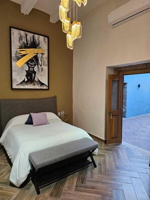 高级房 | 羽绒被、办公桌、笔记本电脑工作区、遮光窗帘