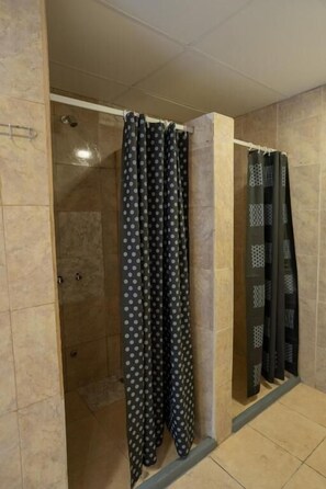 Bathroom - Hostel Marilian (Salta)