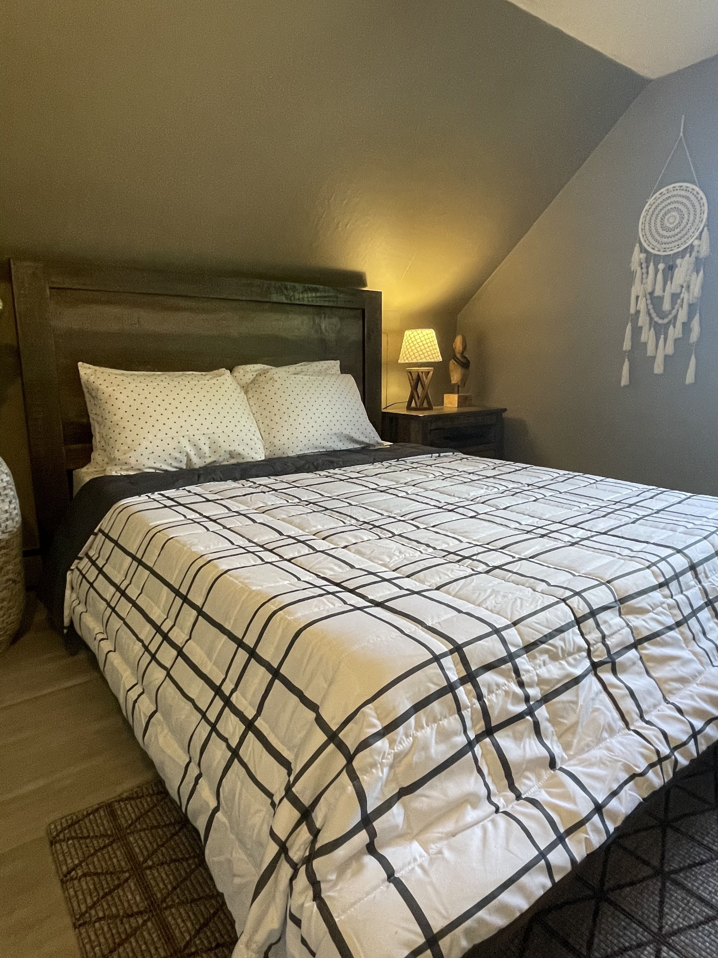 2 makuuhuonetta, silitysrauta/-lauta, ilmainen Wi-Fi, vuodevaatteet