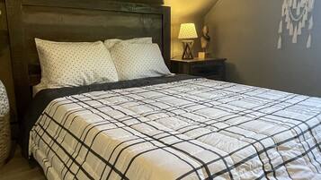 2 bedrooms, iron/ironing board, free WiFi, bed sheets