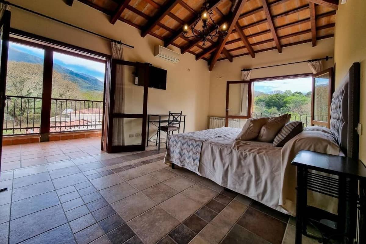 Premium bedding, in-room safe, free WiFi, bed sheets