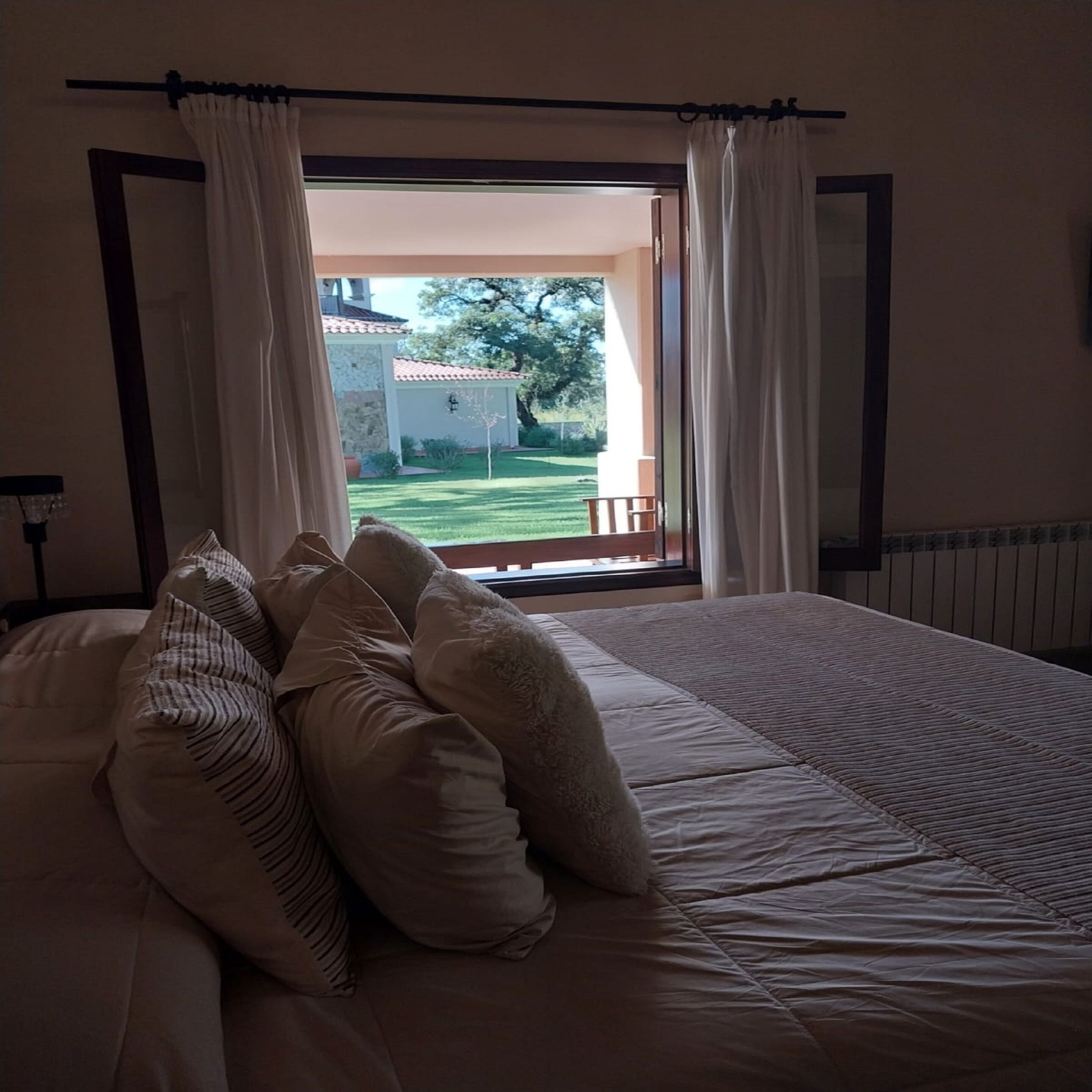 Premium bedding, in-room safe, free WiFi, bed sheets